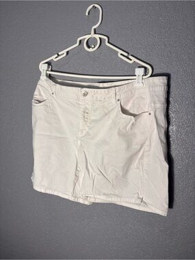 Women’s White Casual Denim Shorts